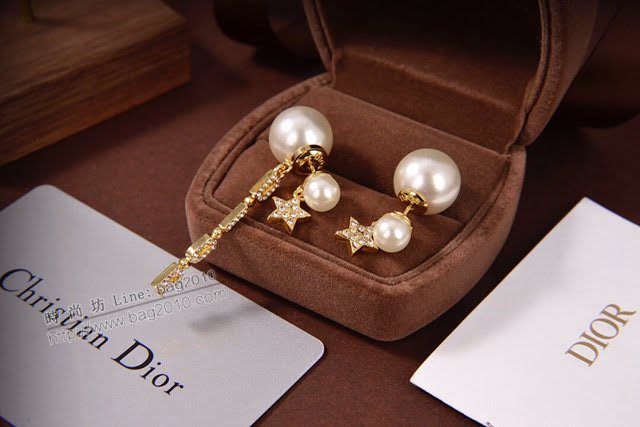 Dior飾品 迪奧經典熱銷款字母珍珠耳釘  zgd1079